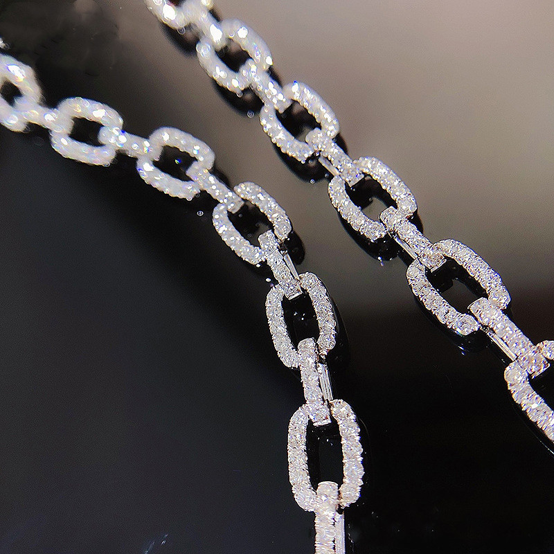 2022 European And American 18K Gold 2.5 Carat Diamond Lock Bracelet Women Can Pass The Test Diamond 